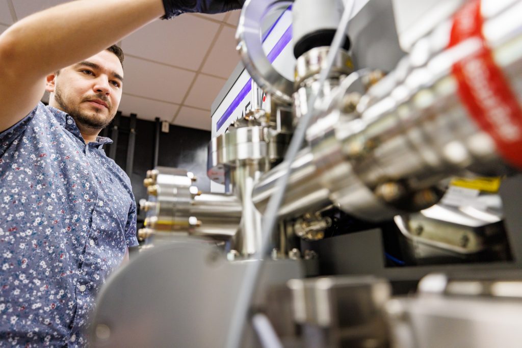 researcher using the CAMECA LEAP in the Alabama Material Institute